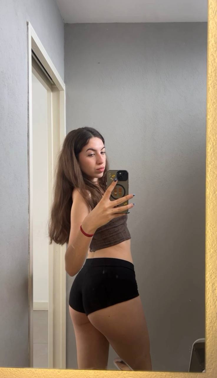 Amber in her underwear in Puchon