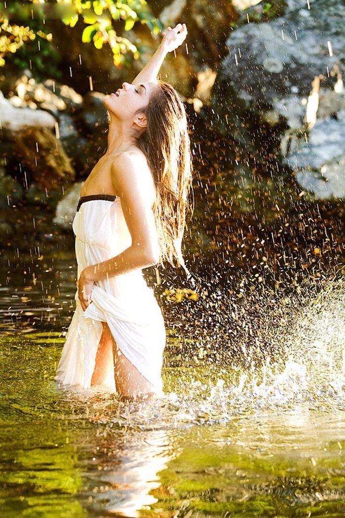 Marie Avgeropoulos in Puchon