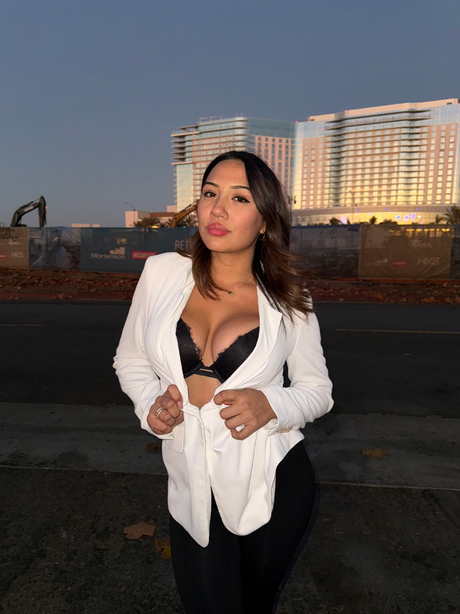 Take a pause and enjoy Ali Cruz — streaming from Puchon