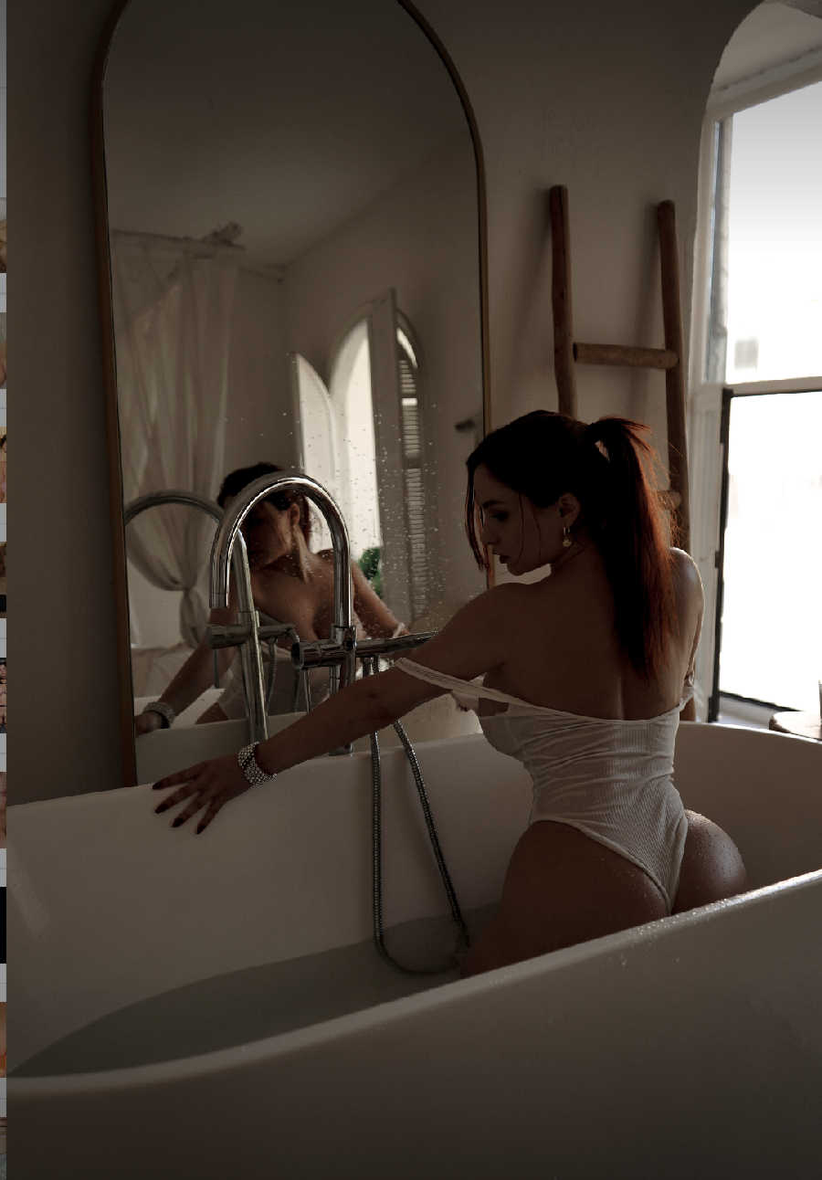 A playful frame from Miranda Faith nude — online in Puchon